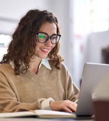 Woman sitting in front of a computer