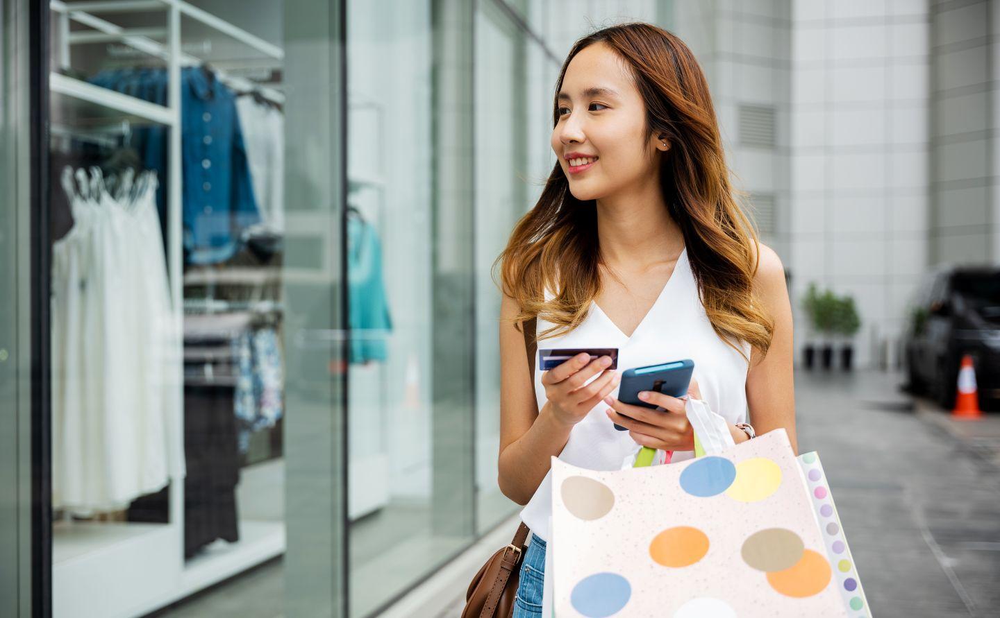 A woman shopping with phone.